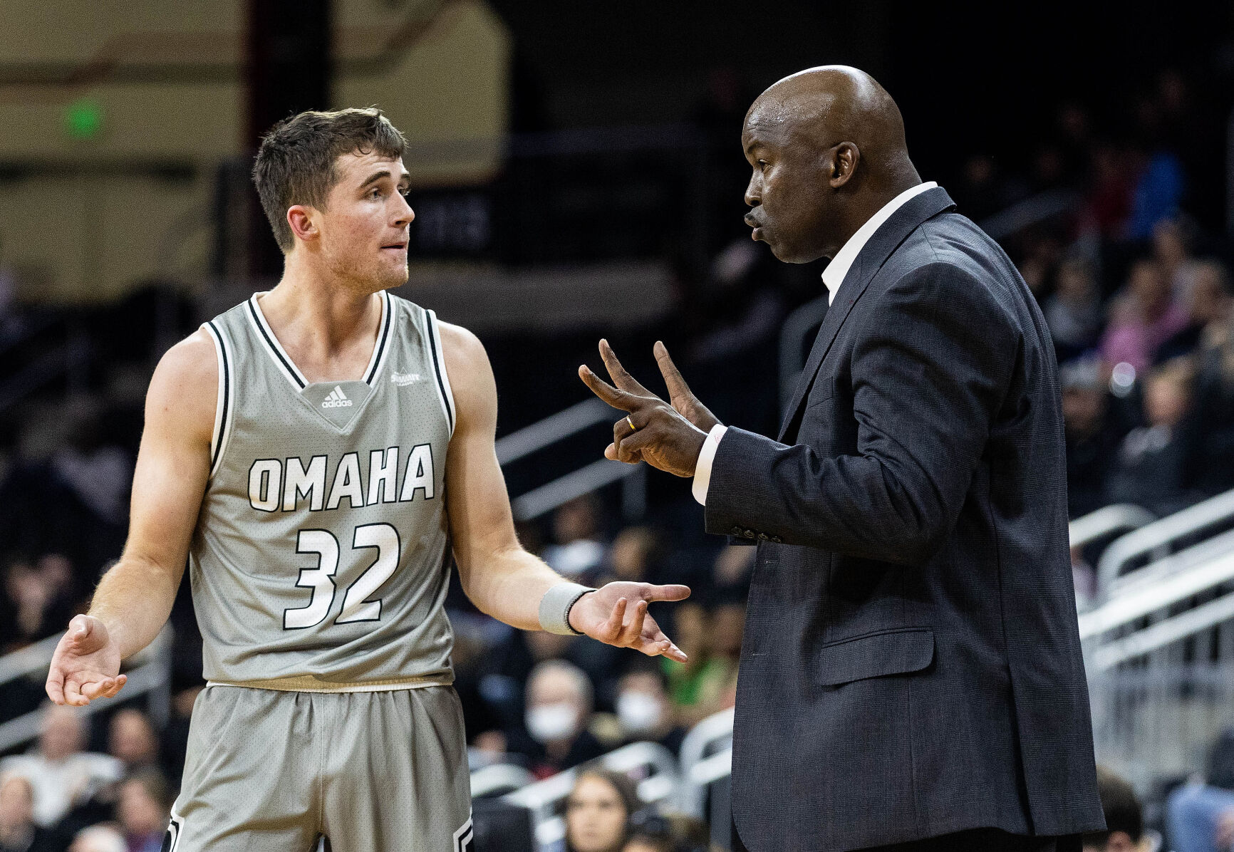 111722-owh-spo-unobasketball-em15.jpg